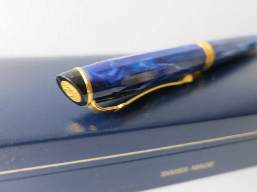 Kugelschreiber-Stylo-Plume-Caran-dAche1.jpg