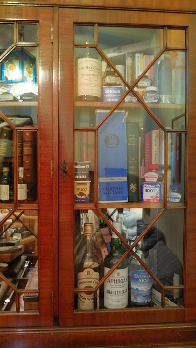 Gefahrstoffschrank.jpg
