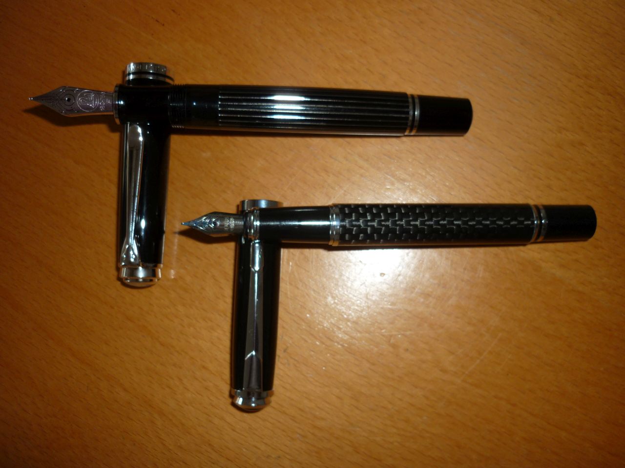 Pelikan M805 Metal Strip und ONLINE Black Style Carbon - offen