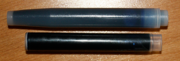 Platinum (oben) und Sailor-Patrone von der Seite.