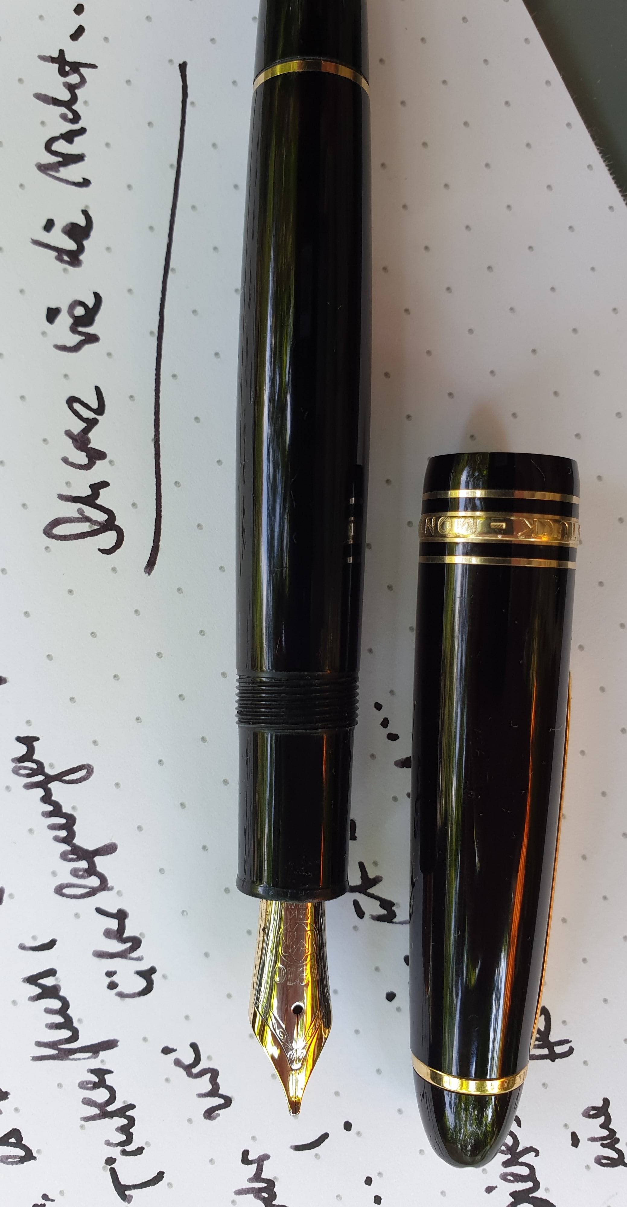 Montblanc146_schwarz_GG_B_8_Nachtschwarz-min.jpg