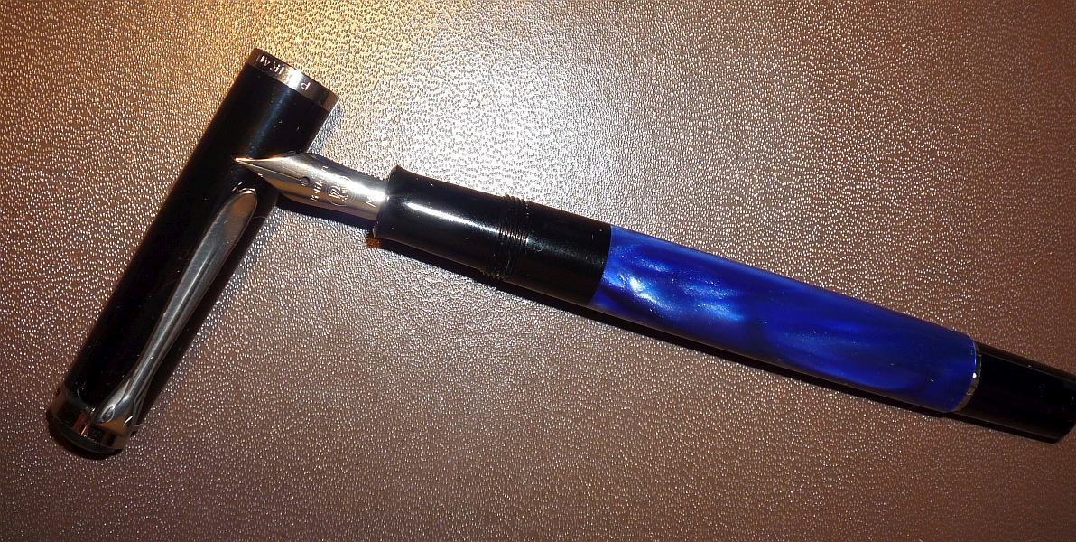 Pelikan-M205-blau-3a.jpg