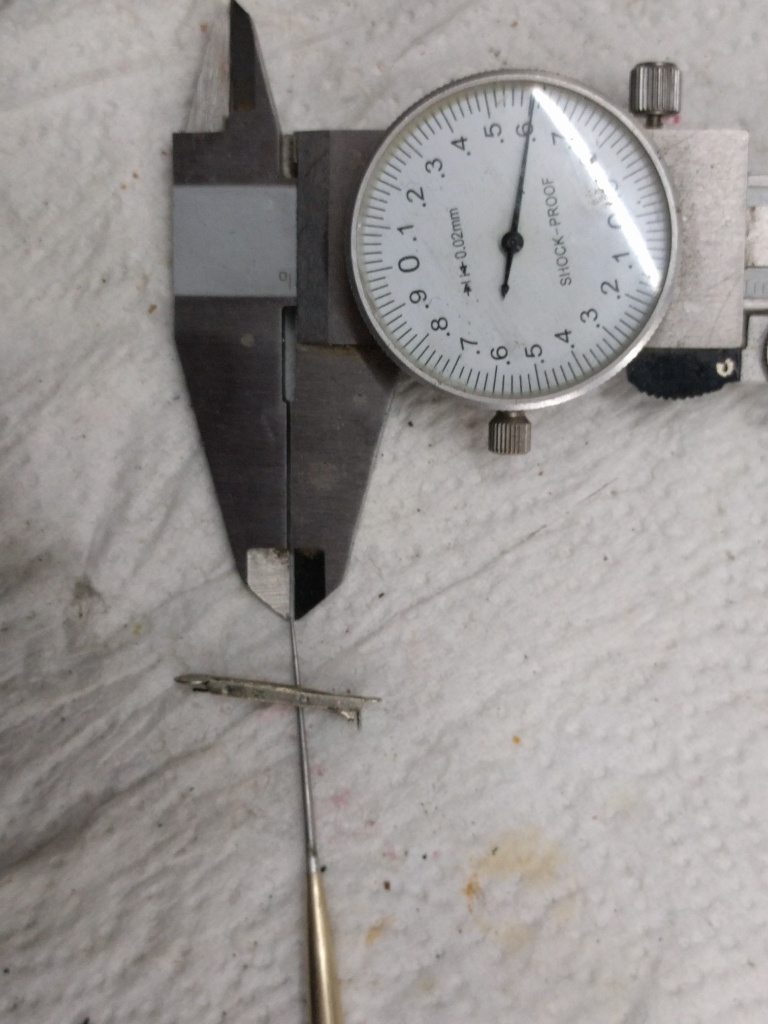 Durchschlag aus Federstahl und Messing