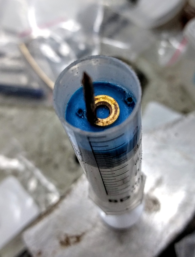 Ein 1,5mm Messingdraht fungiert als Steiger