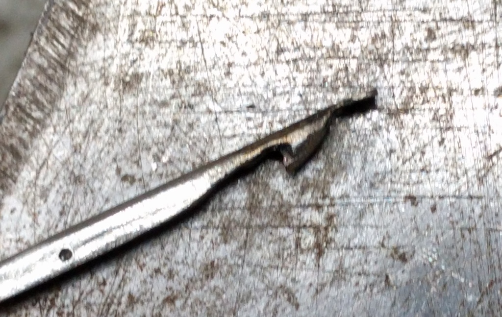 Der Einsatz ist verlötet und der Arretierungshaken ca. 0,5mm Richtung Sektion gesetzt