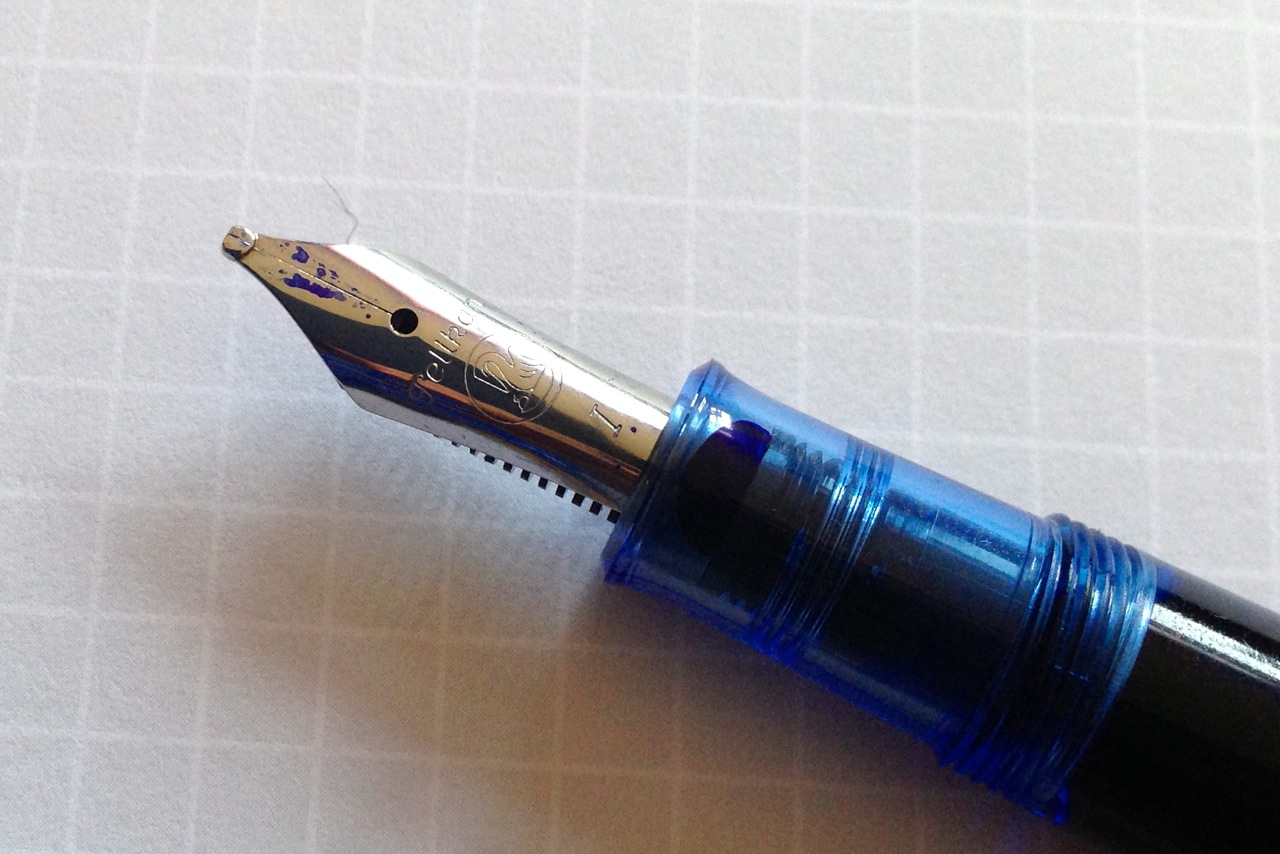 Italic-Feder von Pelikan, Oberseite