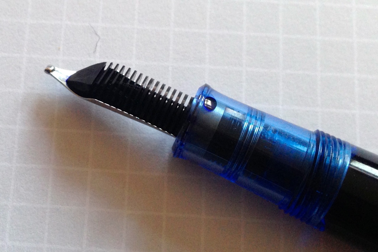 Italic-Feder von Pelikan, Unterseite
