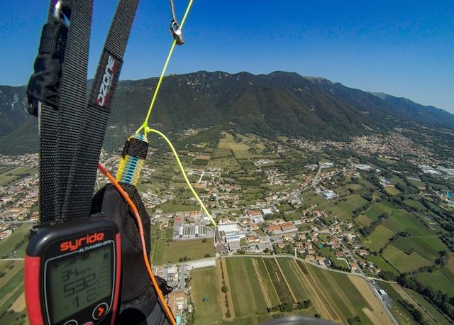 Jeder Flug hat ein Ende, zumal einer ganz ohne Motor… Wir beginnen nun mal, uns einen Landeplatz zu suchen :-P