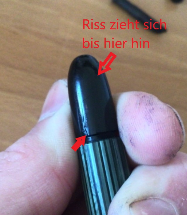 großer Riss an hinterer Kappe