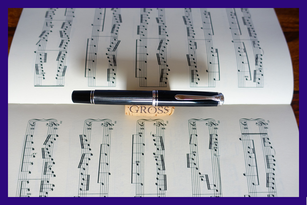 01_Pelikan_Souveraen-M1005_Stresemann_Capped.jpg