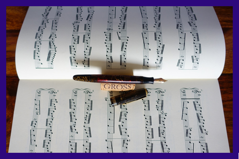 08_Parker_Vacumatic_Golden-Brown_Sr_1936_FRANKIE_UnCapped.jpg