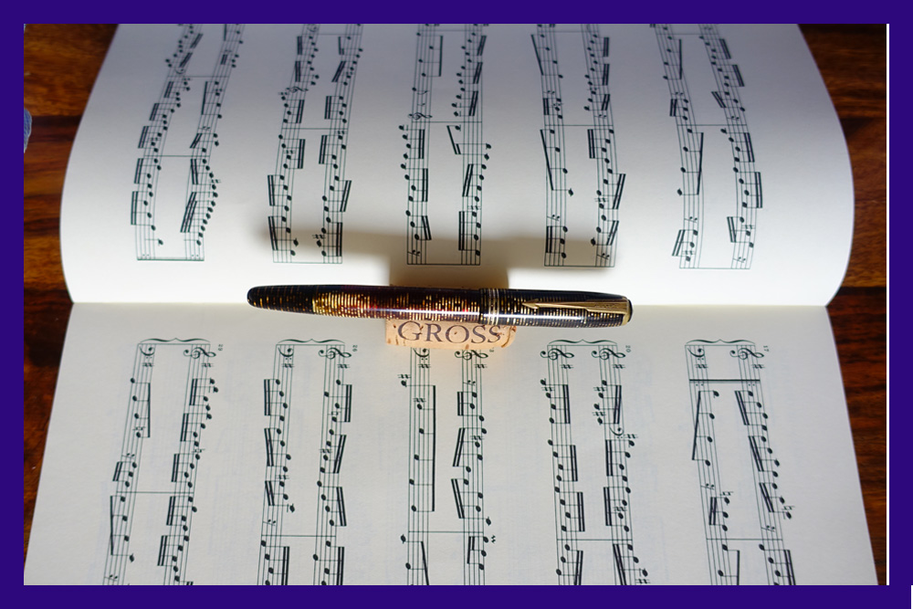 08_Parker_Vacumatic_Golden-Brown_Sr_1936_FRANKIE_Capped.jpg