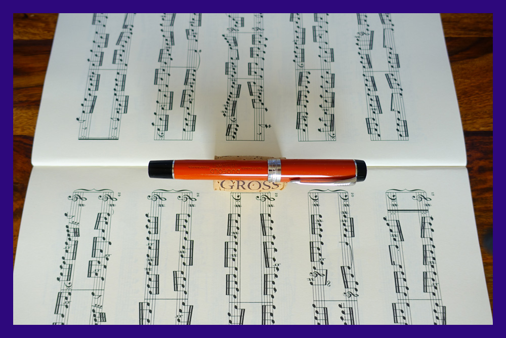 17_Parker_Duofold_Centennial_Big-Orange_Capped.jpg