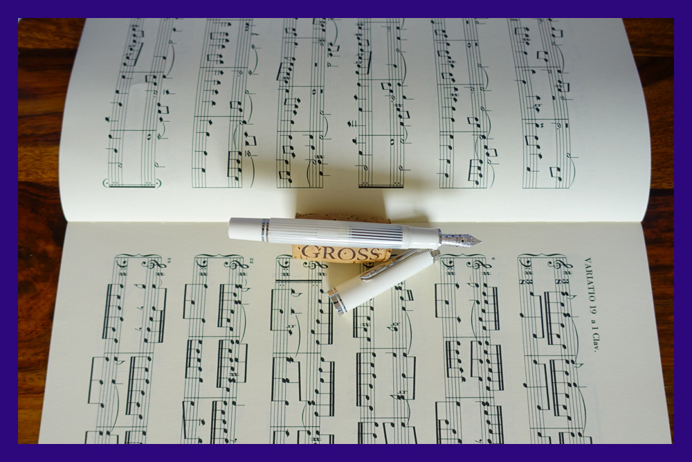 19_Pelikan_Souveraen-M605_WhiteStripes_UnCapped.jpg