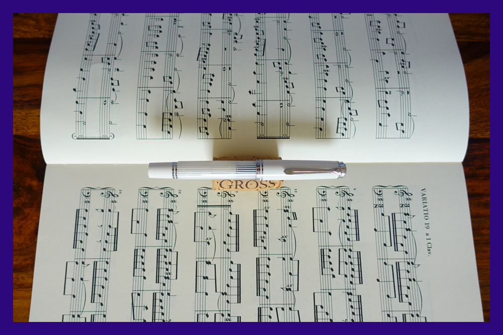 19_Pelikan_Souveraen-M605_WhiteStripes_Capped.jpg