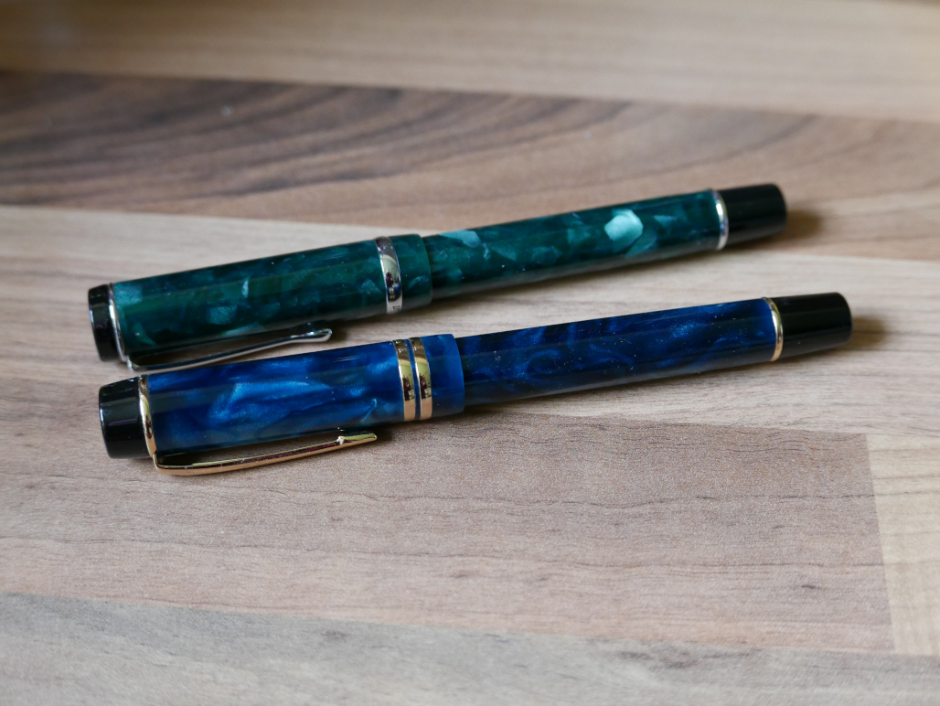 Der Moonman M600S (blau) im Vergleich zum Conklin Duragraph (grün)