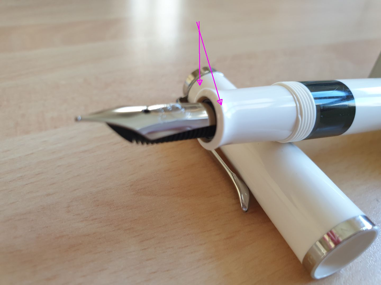 Pelikan-M205-Rand-Griffstueck.jpg