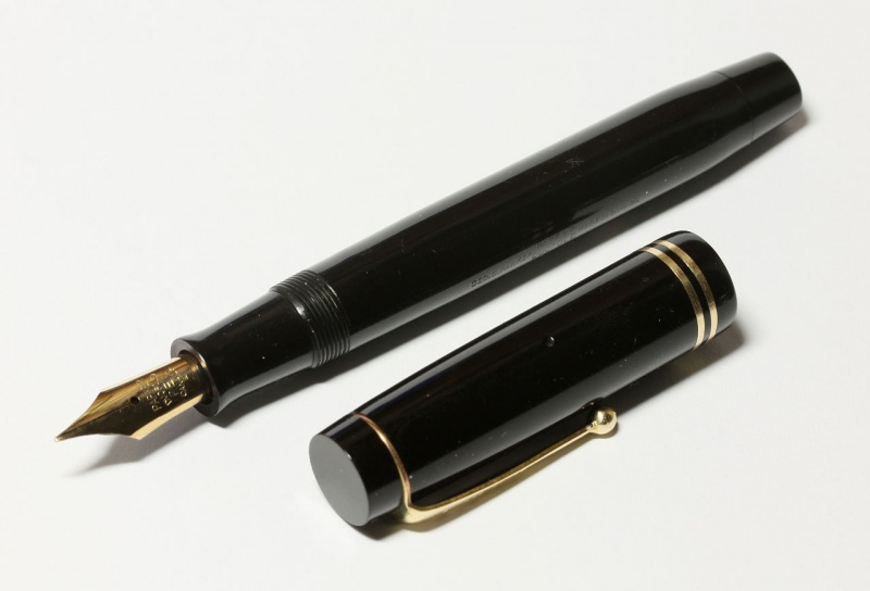 Datei:Parker Duofold Senior Streamlined.jpg