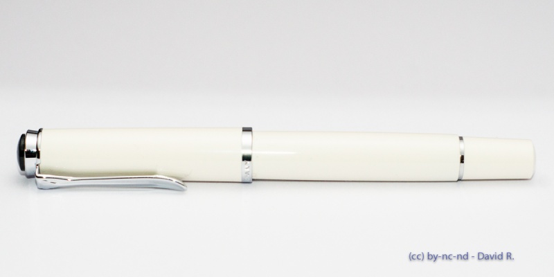 Datei:Pelikan M205 Cremeweiss.jpg